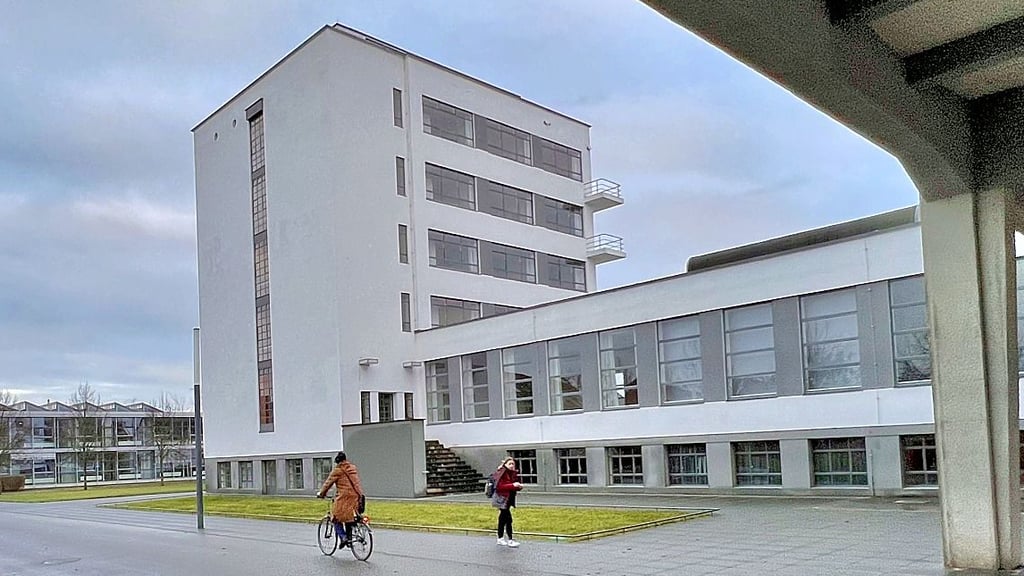 "Wohnen wie die Bauhäusler" wirbt die Stiftung Bauhaus, doch Übernachtungen im Prellerhaus, dem einstigen Wohnheim für Bauhaus-Studenten, sind  gegenwärtig gar nicht möglich. 