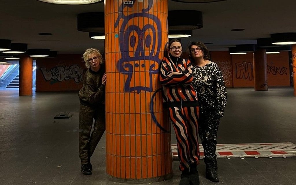 "Alte Mädchen" sind am 2.2.2023 im Magdeburger Hundertwasserhaus im "Theater in der Grünen Zitadelle" zu erleben.