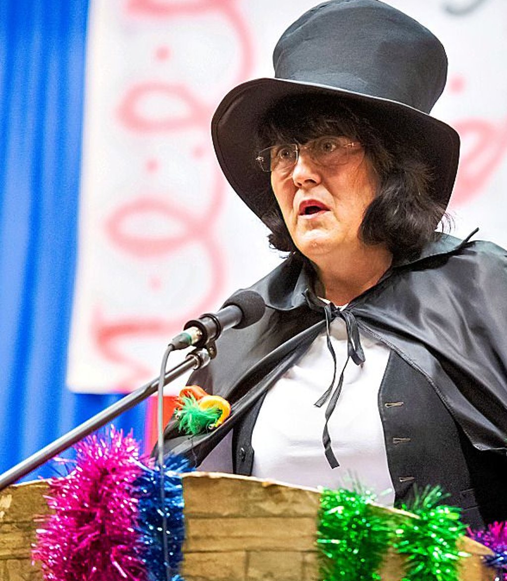 Eva Feußner mit ihrer stimmungssenkenden Bütt „Der Karren ist im Dreck“.
