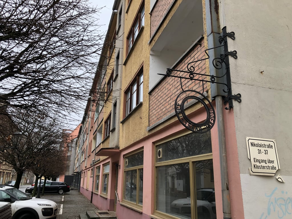 Dieser Plattenbau in der Nikolaistraße steht seit langer Zeit leer.