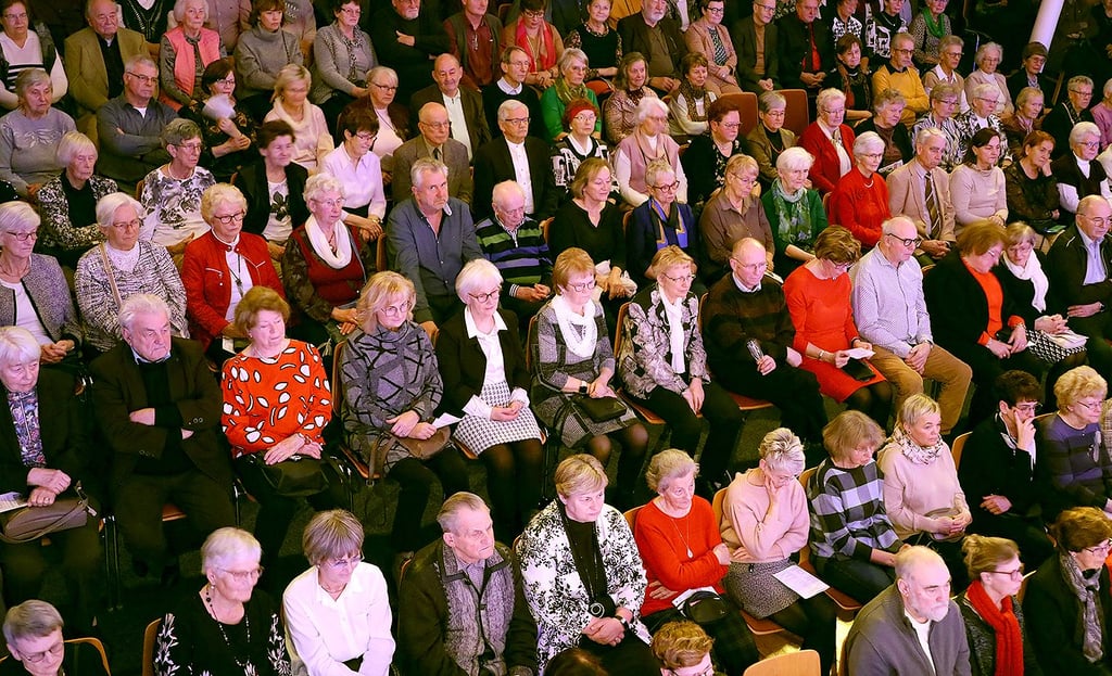 Jeder Platz war besetzt, das Gardelegener Schützenhaus zum Neujahrskonzert der Altmark-Festspiele ausverkauft.