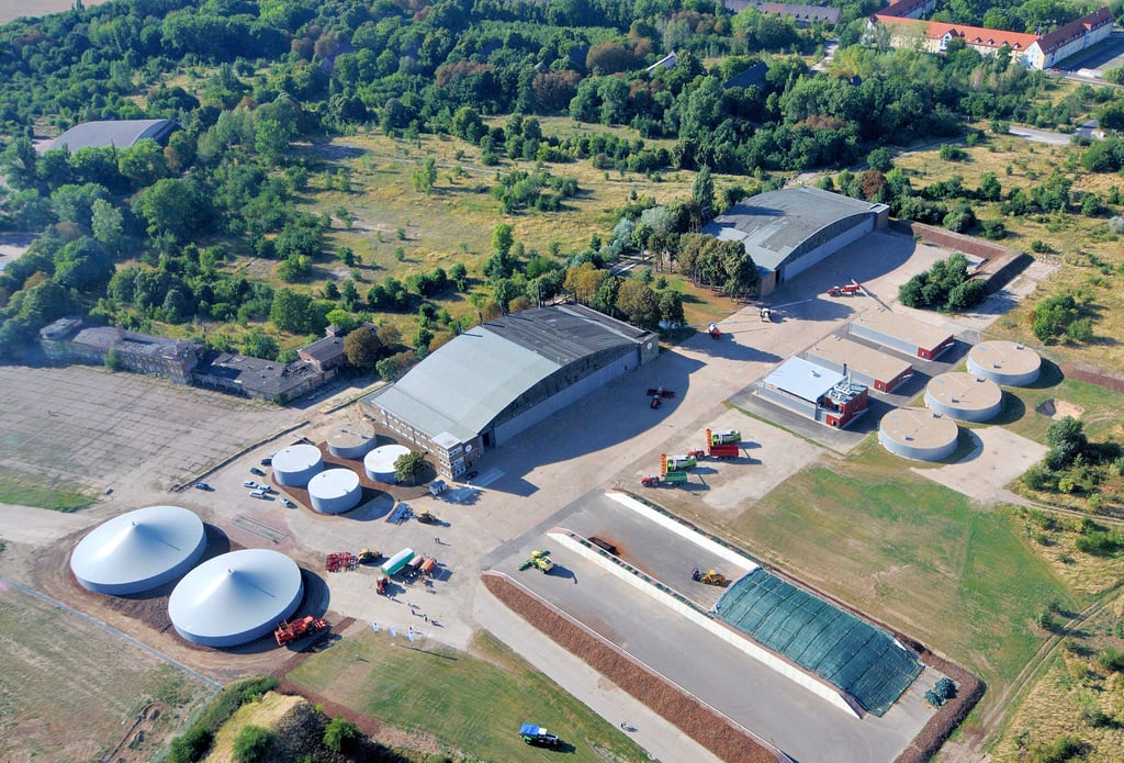 Seit 2007 betreibt Wimex die Biogasanlage in Köthen. Das Blockheizkraftwerk produziert Wärme und Strom. Strom wird ins öffentliche Netz gespeist.