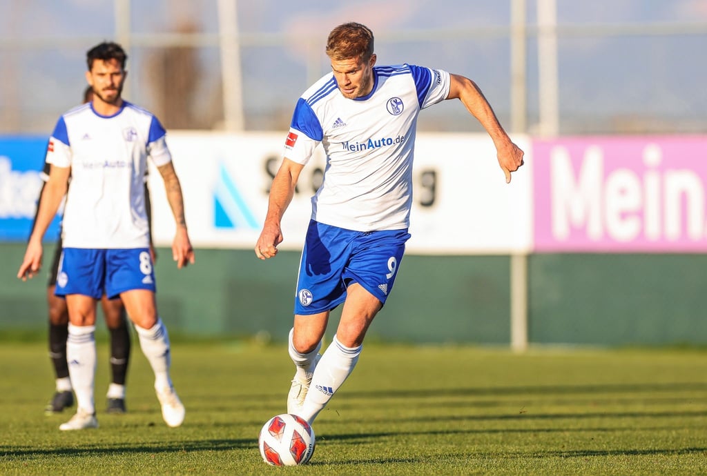 Schalkes Simon Terodde traf im Test gegen Zürich zum zwischenzeitlichen 2:1.