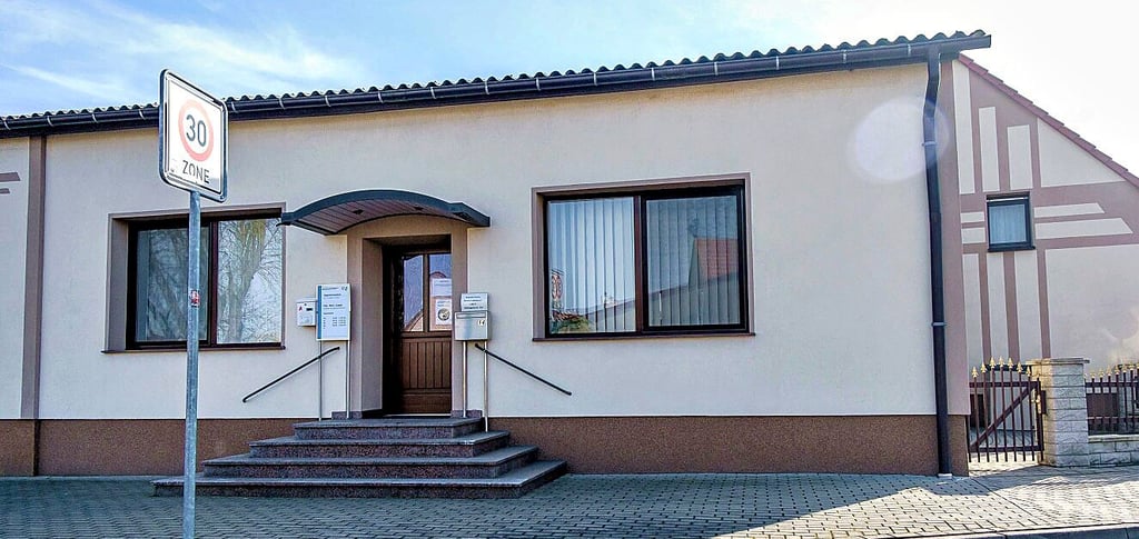 Am MVZ in Vockerode hört bald der Allgemeinmediziner Joachim Kapell auf. Das besorgt die Anwohner im Ortsteil.