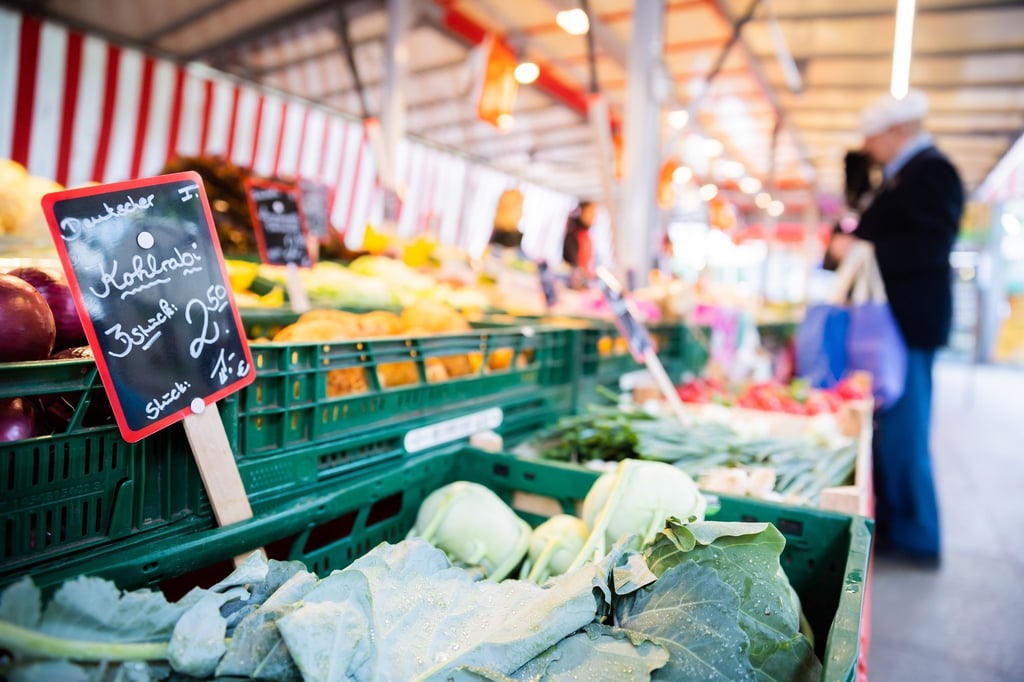 Kohlrabi und was man sonst noch so braucht, findet sich auf Wochenmärkten. Vorausgesetzt, man findet einen Markt und ist zur richtigen Zeit da.