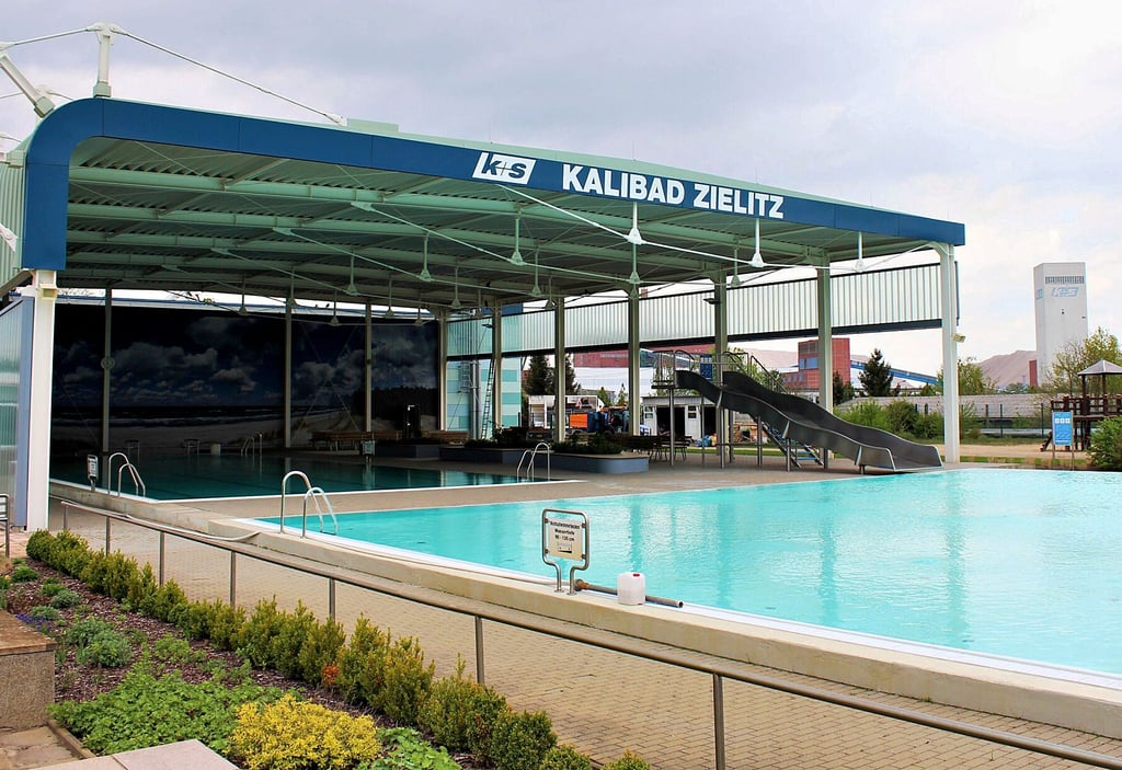 So wie das Kaliwerk in Zielitz feiert auch das Freibad in diesem Jahr sein 50-jähriges Bestehen. Die Öffnung des Kalibades ist für den 29. April 2023 im Rahmen eines Festes geplant. Nach Saisonende sollen dann die Bauarbeiten beginnen.