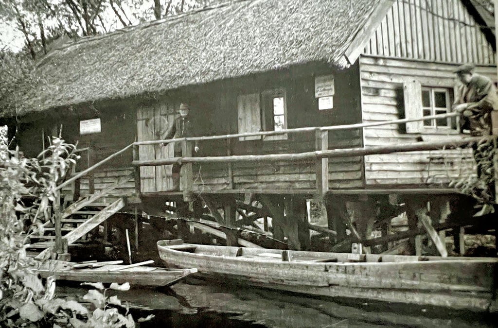 Die Fischerhütte wurde 1949 neu aufgebaut und 1972 nach dem Umbau als Naturschutzwarte übergeben. Das Foto hatte vor etwa 50 Jahren der Havelberger Rolf Pfeiffer aufgenommen.
