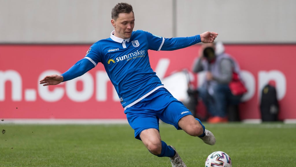 Besonders seine teils spektakulären Grätschen und sein Kampfeinsatz werden den FCM-Fans in Erinnerung bleiben. Beim DFB-Pokalspiel tritt er im Trikot von Jahn Regensburg gegen den 1. FC Magdeburg an.