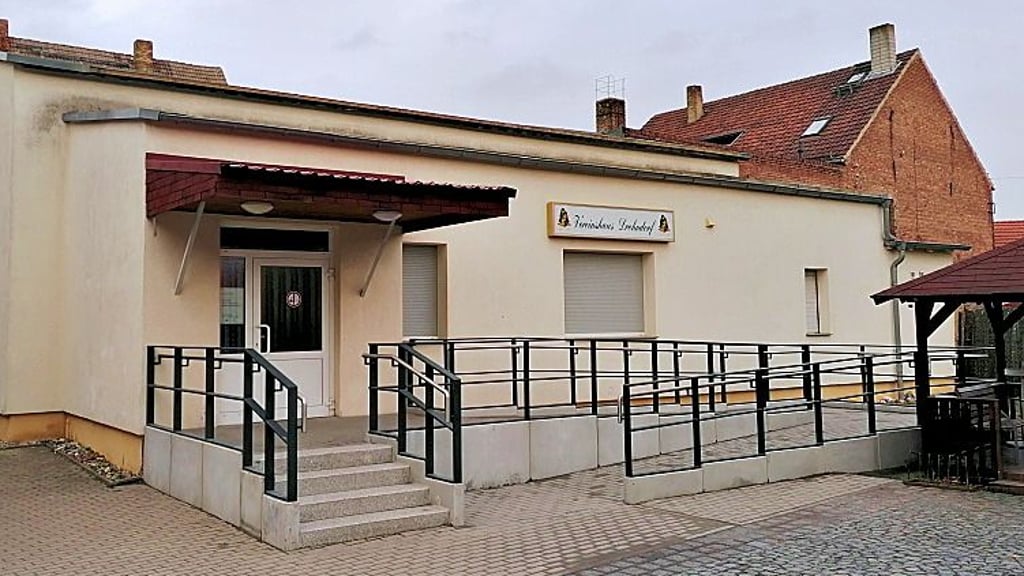 Eine Rampe ermöglicht nun auch Menschen mit Behinderung den Zugang zum Dorfgemeinschaftshaus von Drohndorf.