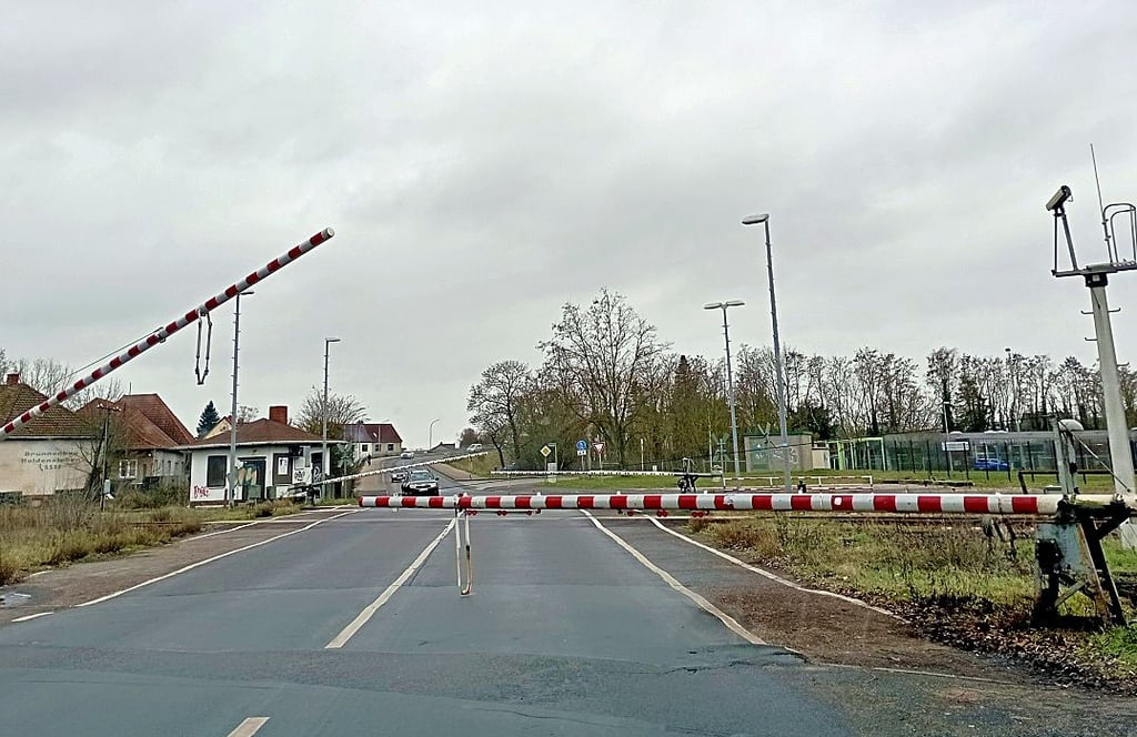 Am Montag, 6. Februar, funktionierte die Schrankenanlage am Bahnübergang Althaldensleber Straße wieder. Es bleibt allerdings abzuwarten, wie lange.
