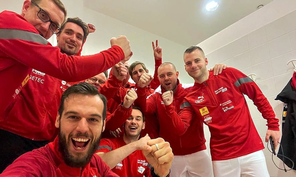 Die Zerbster jubeln verdient nach dem Viertelfinal-Hinspiel der Champions League in Neumarkt. Sie haben die favorisierten Italiener deutlich mit 8:0 geschlagen.