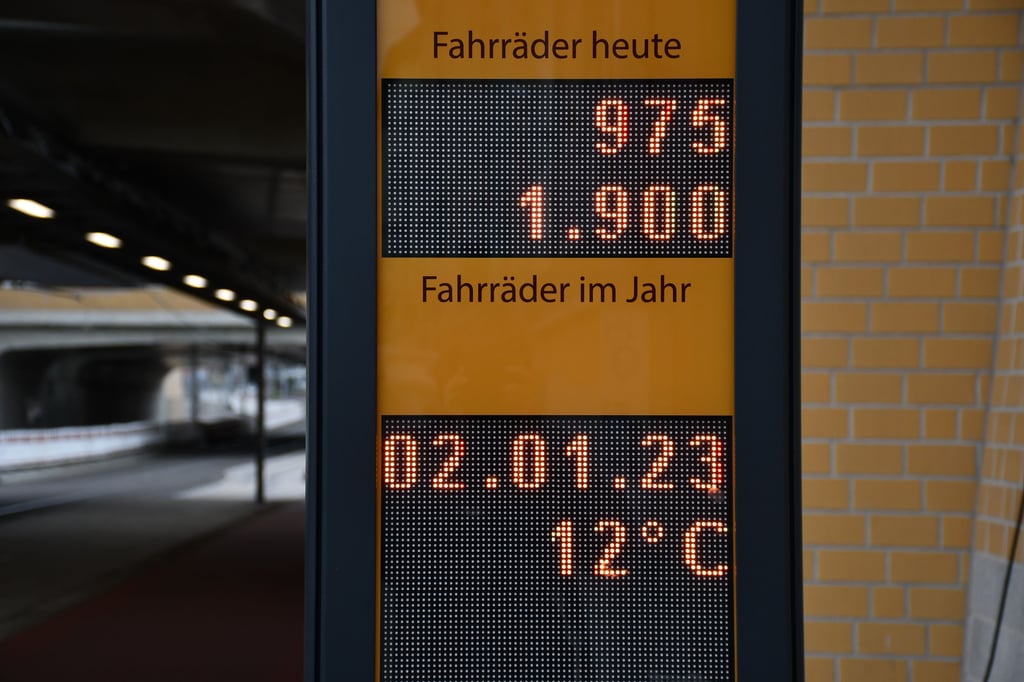 Die Zählstation für Radfahrer am Magdeburger Hauptbahnhof.