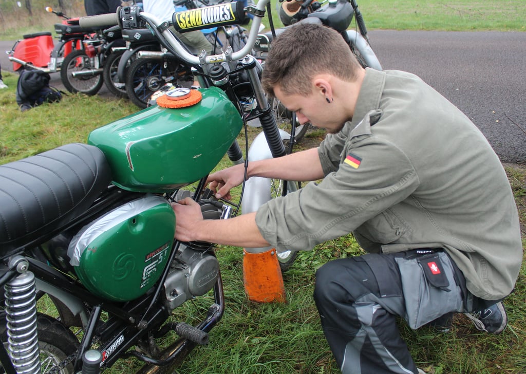 Lindauer Schrauber-Freundn hat es das DDR-Kult-Moped Simson angetan.