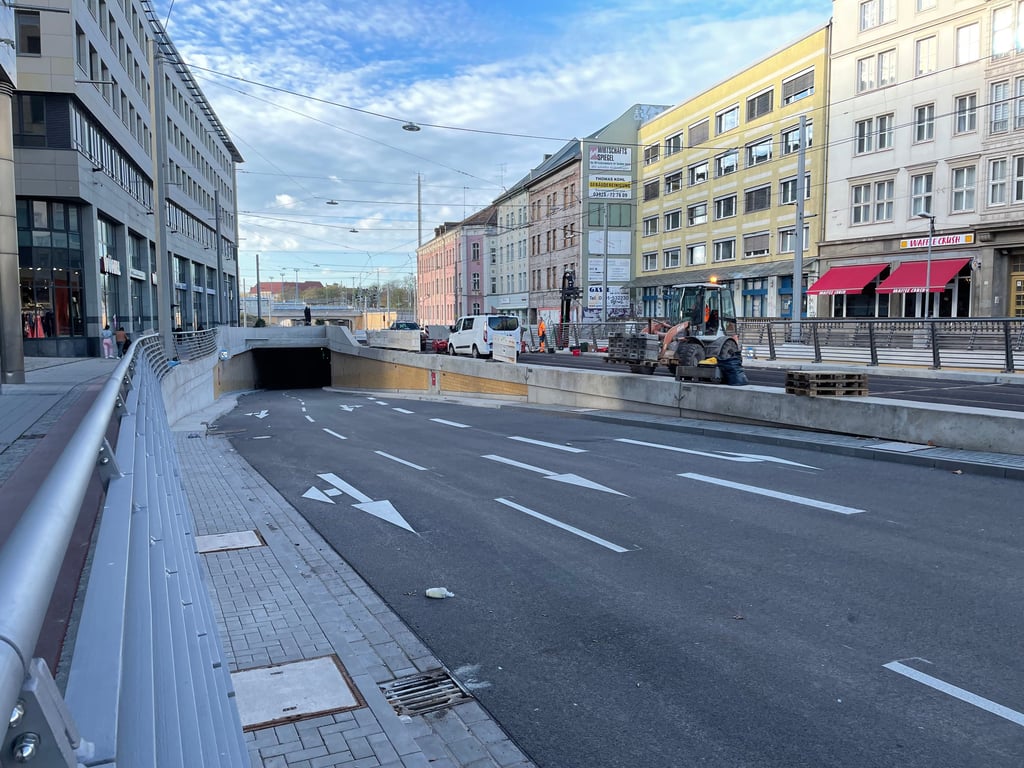Blick in eine der beiden Röhren des Magdeburger City-Tunnels: Ab dem 1. Apil 2023 soll der Verkehr durch den Tunnel rollen können.