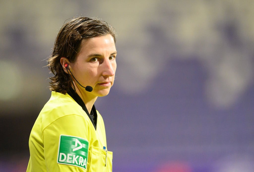 Katrin Rafalski ist als Schiedsrichter-Assistentin bei der Frauenfußball-WM in Australien und Neuseeland dabei.