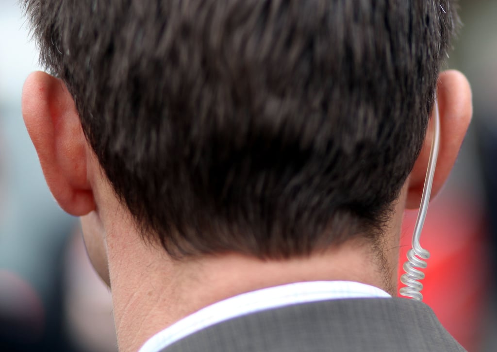 Ein Personenschützer bei der Arbeit. 