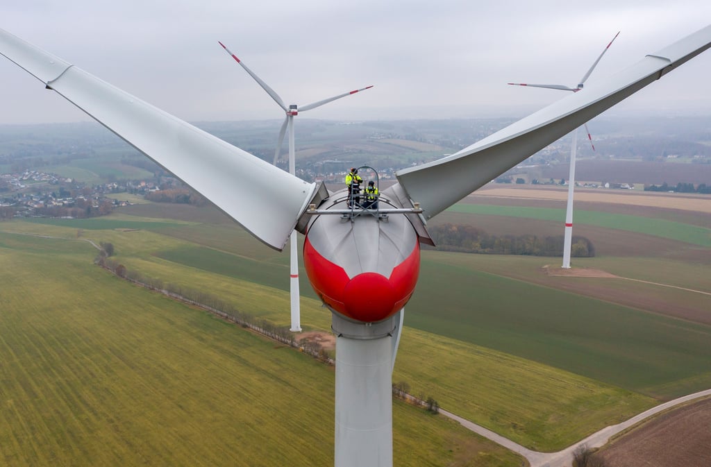 Dieses symbolische Windrad soll grüne Energie bringen. Zudem dürfen seit 2023 auch Gemeinden einen Anteil am Gewinn erhalten.