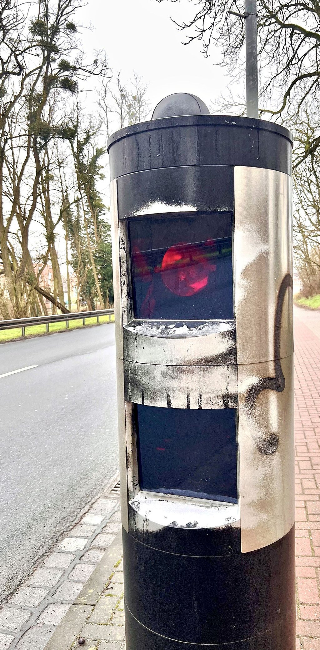 Steht noch nicht lange, hat sich aber schon gelohnt: Der Blitzer an der Roßlau B187 am Ortseingang Roßlau wurde im April 2022 aufgestellt.