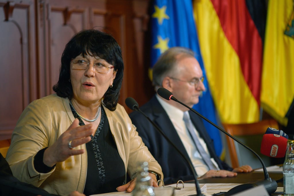 Eva Feußner und Reiner Haseloff (beide CDU) nach dem Bildungsgipfel vergangene Woche: Lehrer in Sachsen-Anhalt sollen ab dem zweiten Schulhalbjahr eine Stunde mehr pro Woche arbeiten.