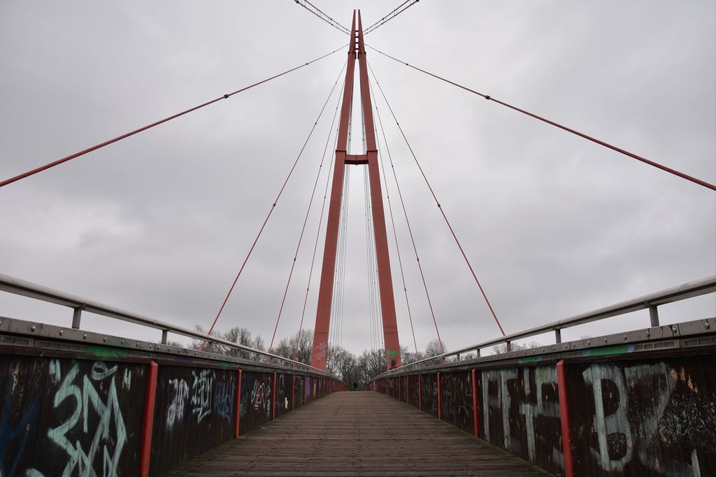 Noch in diesem Frühjahr soll die Sanierung der Cracauer Wasserfallbrücke in Magdeburg starten.