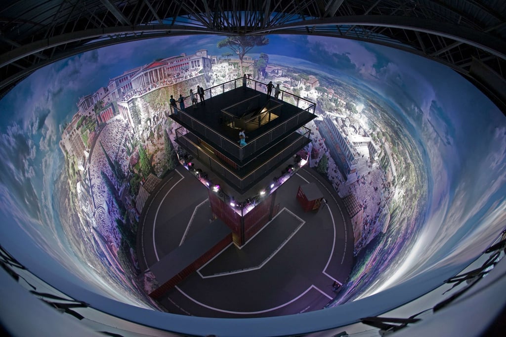 Über eine Aussichtsplattform im Panometer kann das Kunstwerk beobachtet werden.