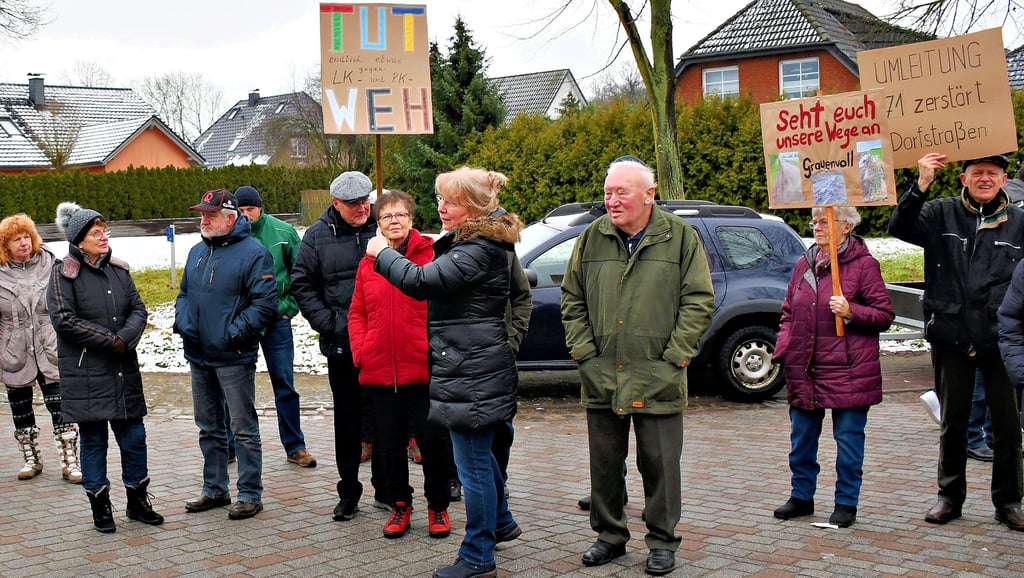Buchwitzer machten auf die für sie nicht mehr tragbaren schlechten Lebensumstände in dem Ort aufmerksam.