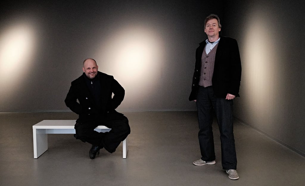Tom Fischer (l.) und Andreas Butter untersuchen in der Ausstellung „Stadtwende“ den Abriss historischer Bausubstanz in der DDR. Zu sehen sein wird sie ab 17. Februar in der Kunsthalle Dessau.