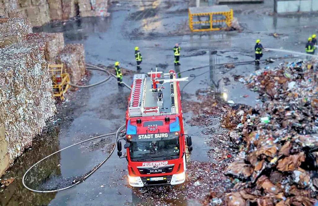 Im Juni des vergangenen Jahres galt es im Burger Industrie- und Gewerbepark ein Großfeuer zu löschen.