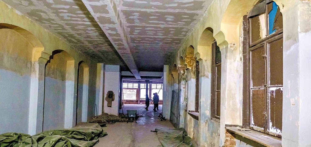 Schöne Bögen. Blick durch den mittleren Teil des künftigen „Stadtlabors“ Richtung Marktplatz, hinten links der überflüssige Schornstein.