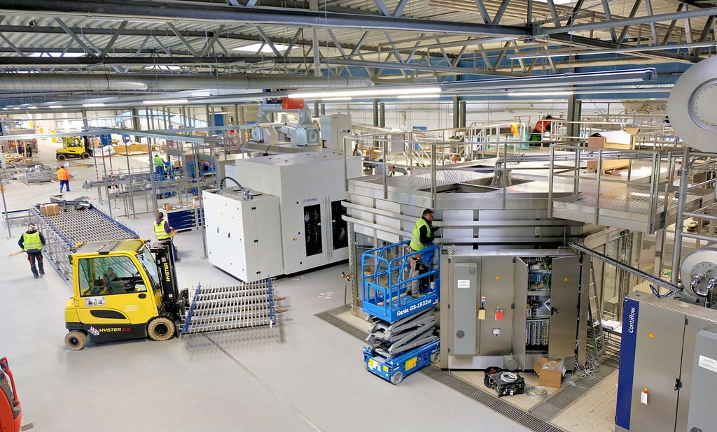 Ein Blick in die künftige Produktionshalle der Roxane GmbH. Ende März soll hier Mineralwasser aus Jessen abgefüllt werden.