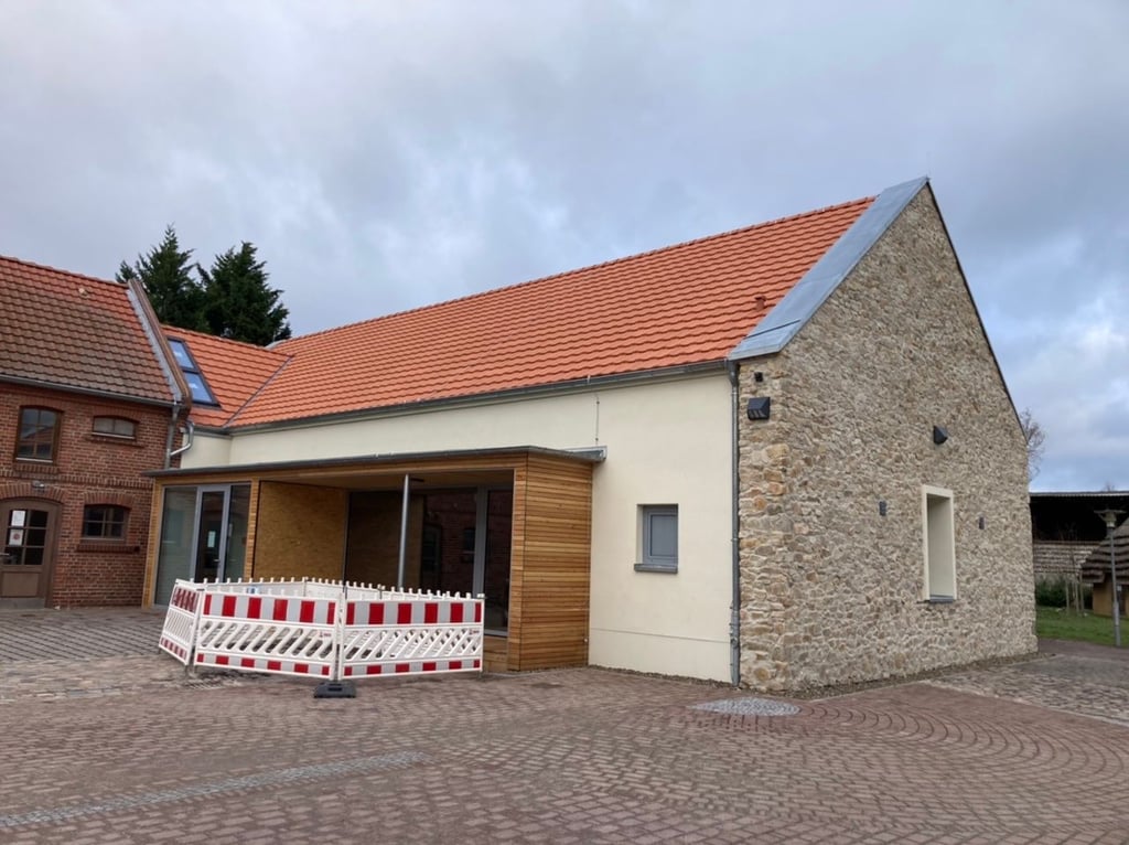 Blick auf den neuen Festsaal auf dem Pechauer Gemeindehof in Magdeburg.