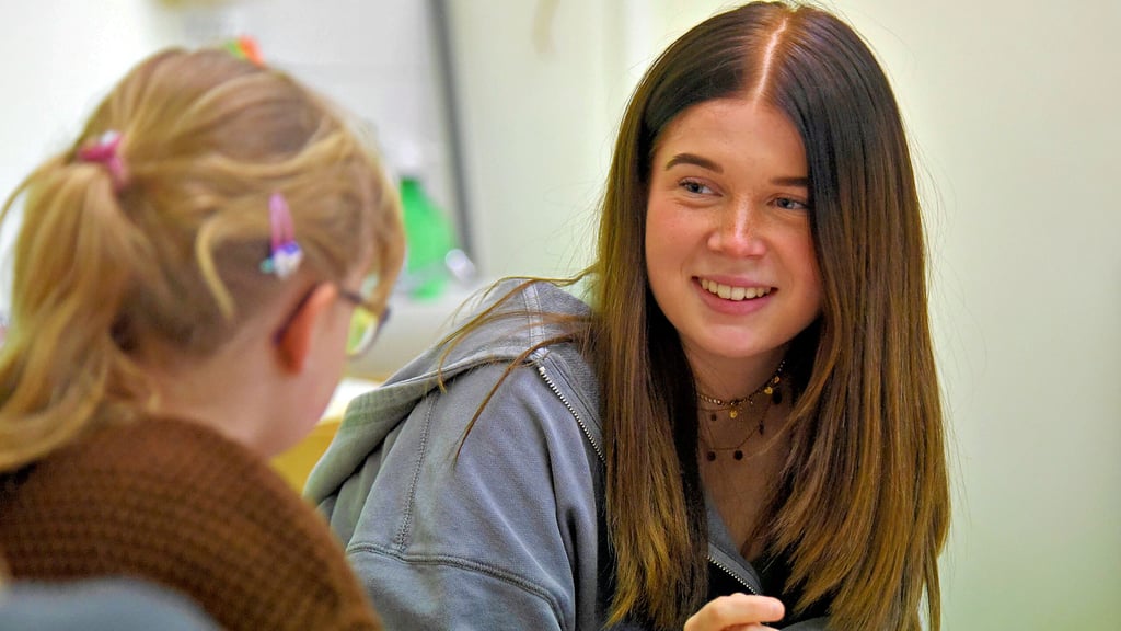 Elisa Paetzold absolviert ein FSJ an der Montessori-Grundschule in Aschersleben.