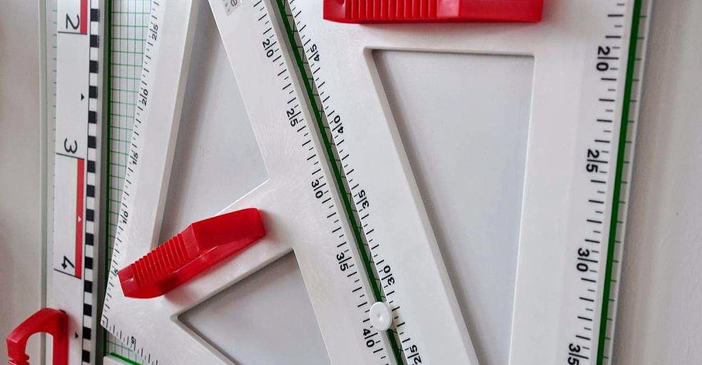 Blick in einen Klassenraum in Magdeburg. Wegen Stundenausfalls bleiben Unterrichtsmaterialien oft am Nagel hängen.