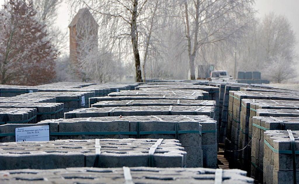 Gittersteine an der Deichzufahrt Schönberg: Sie sind für eine Grundstückszuwegung an der Kleinholzhausener Straße vorgesehen.