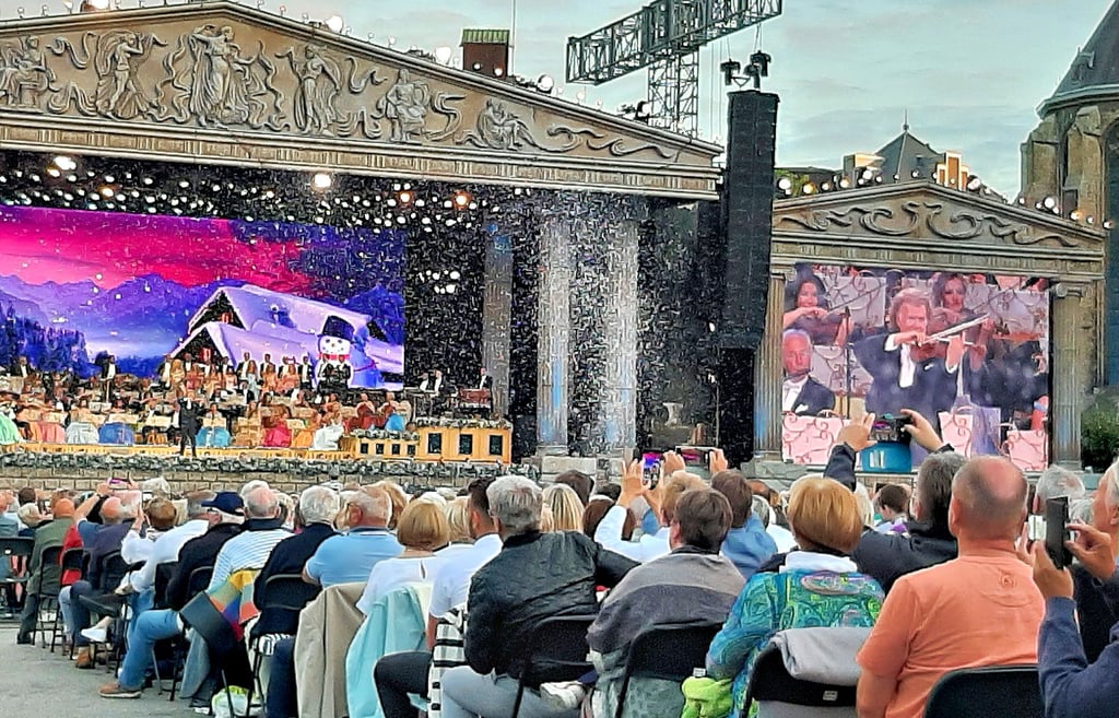 Zwei Jahre lang coronabedingt verschoben: 2022 hat es geklappt. Die Jessener Teilnehmer erlebten das Sommerkonzert von André Rieu in Maastricht.