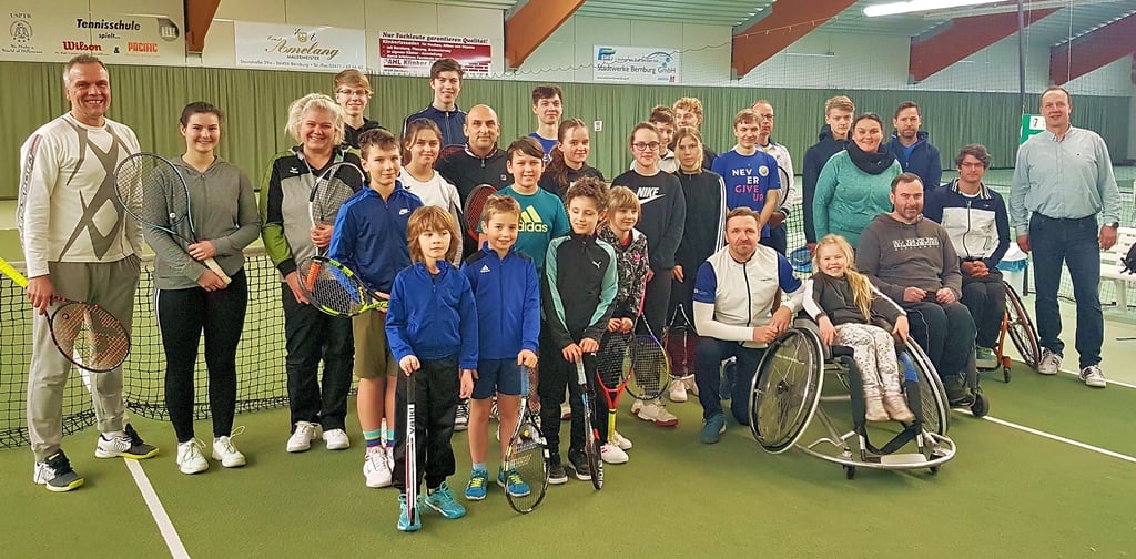Knapp 50 Rollstuhl-Tennisfahrer und Freizeitsportler nahmen an der von Michael Fritzsching und Marco Bittersmann initiierten Inklusionsveranstaltung teil.