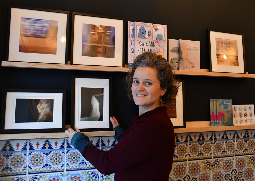 Kirsten Mengewein richtet derzeit die kleine Galerie in der Schönebecker Straße 2 in Magdeburg ein. Auf knapp acht Quadratmetern gibt es hier ab Mitte Februar Kunstwerke von „Meinhood“, „Wesensart“ und „Kiraton“ zu sehen und zu kaufen.