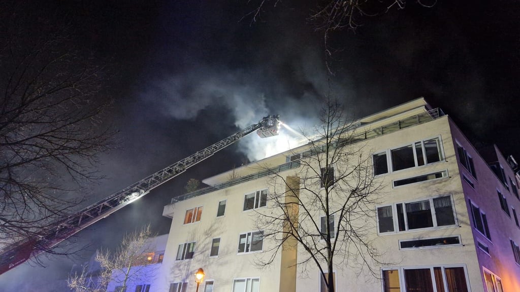 Eine Dachterasse in der Lettiner Straße brannte.
