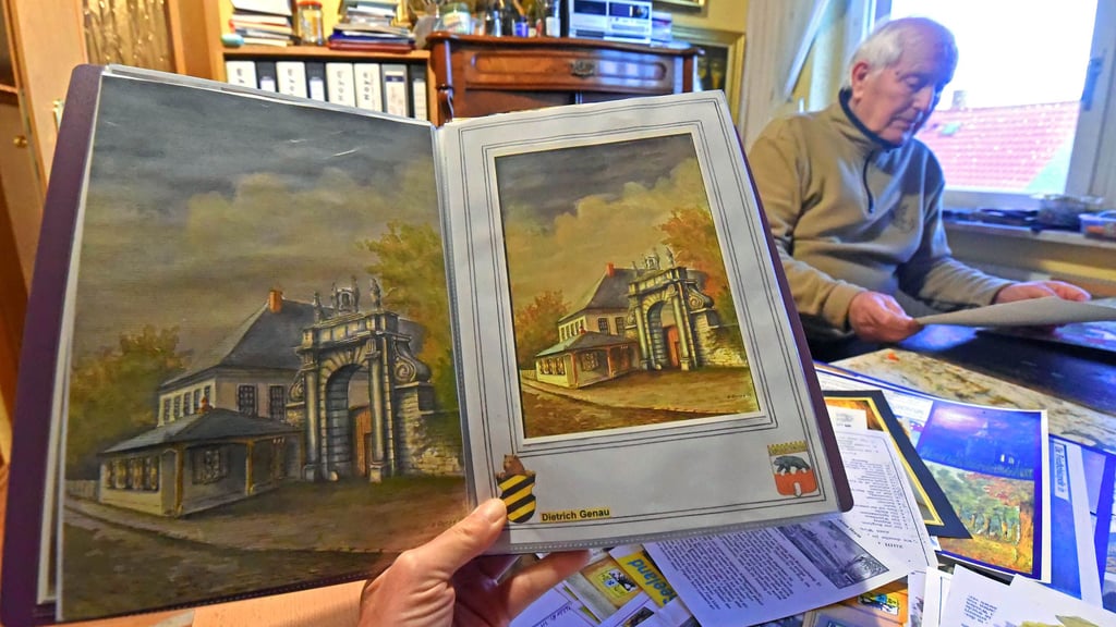 Heimatmaler Dietrich Genau hat auch das Portal von Schloss Hoym aufs Papier gebracht.
