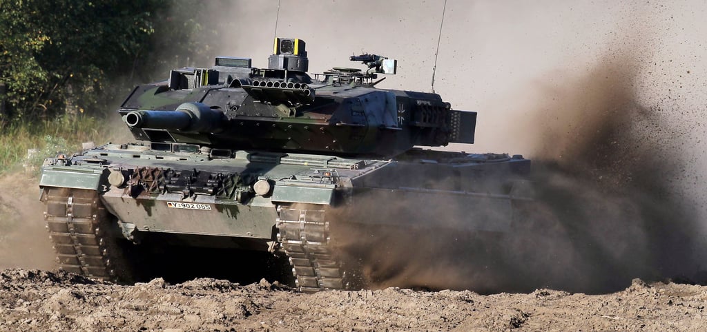 Der Leopard 2 gilt als schlagkräfige Waffe. Die Bundesregierung will den Panzer nun an die Ukraine liefern. Viele Hallenser kritisieren diese Entscheidung – aus ganz unterschiedlichen Gründen.