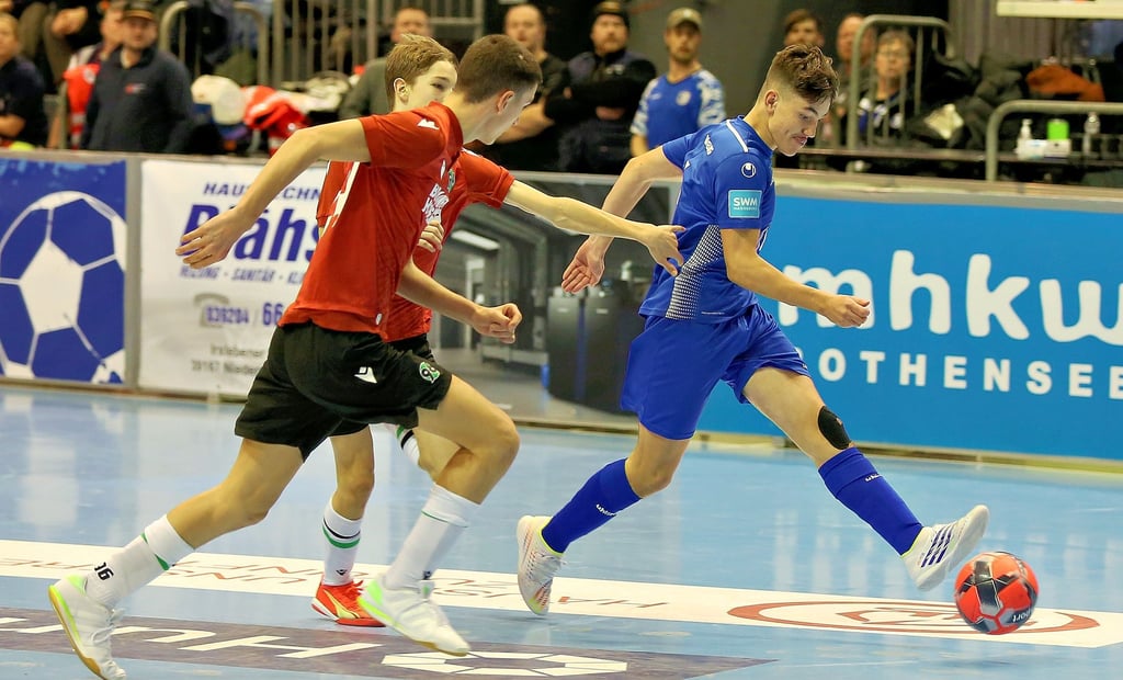 Trotz des Ausscheidens gegen Hannover wird der Pape-Cup Max Kustra (r.) und den FCM-Jungs in bester Erinnerung bleiben.