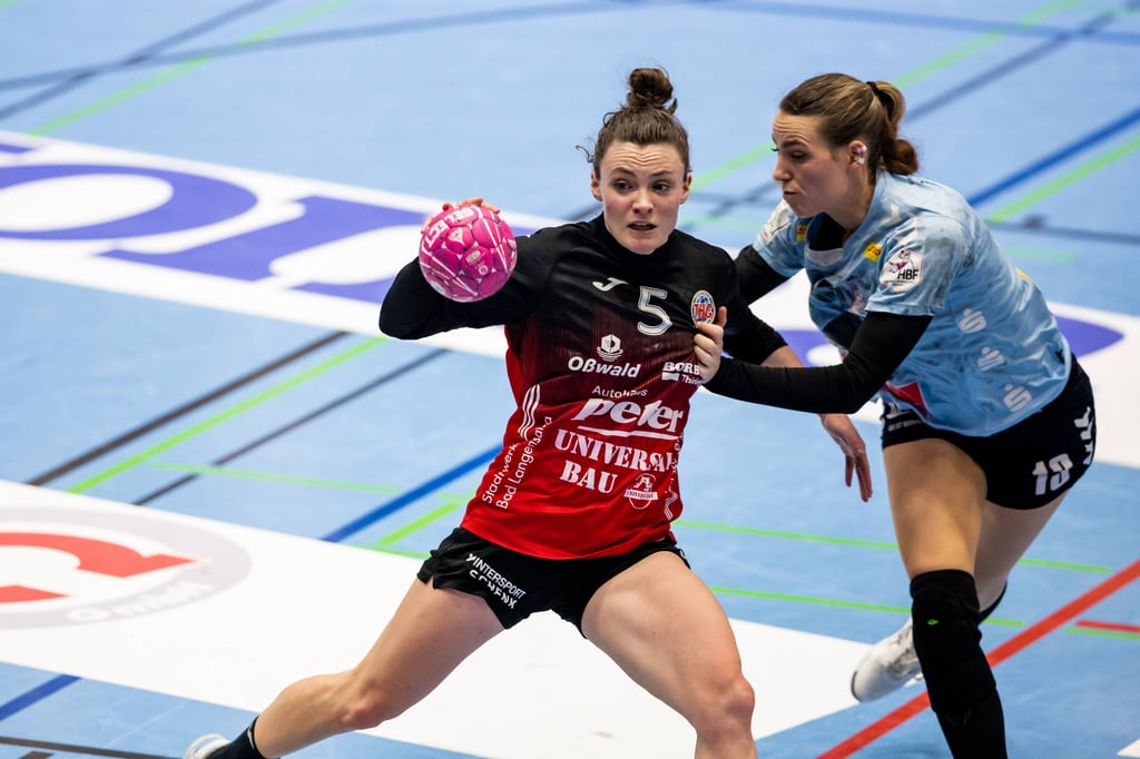 Die überragende Sonja Frey (l.) war auch von Madeleine Östlund nicht zu stoppen.