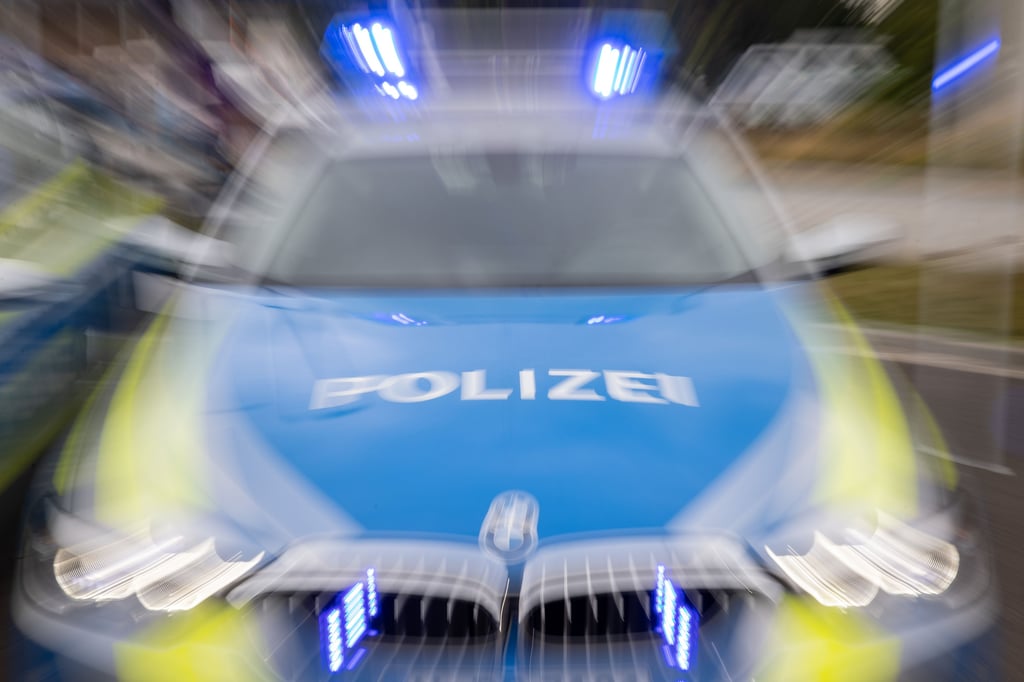 Die Polizei konnte am Donnerstag einen jungen Mann in Naumburg dingfest machen, der drei Diebstähle begangen haben soll. In allen drei Fällen soll er jeweils die Handtasche einer Frau entwendet haben.