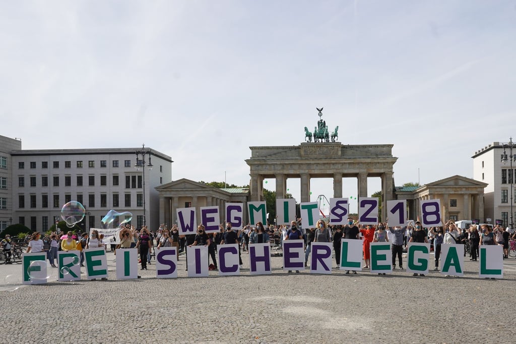 Teilnehmerinnen einer Demonstration für das Recht auf Abtreibung in Berlin.
