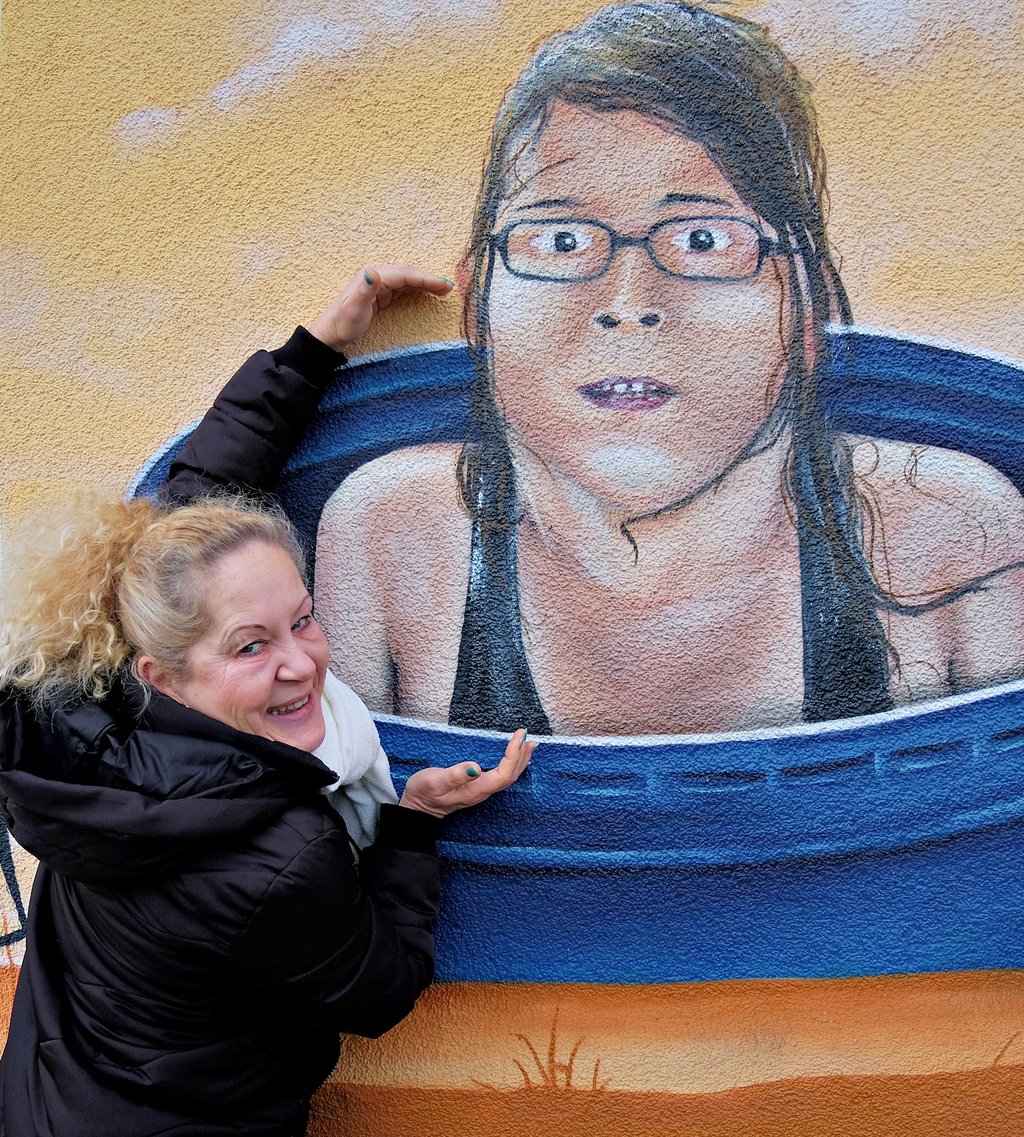 Jugendclub-Chefin Sabine Hoffmann zeigt es an. Am 6. Februar ab 14 Uhr steht für die Ferienkinder mit Anbaden in der blauen Tonne ein ganz besonderer Härtetest auf dem Programm.