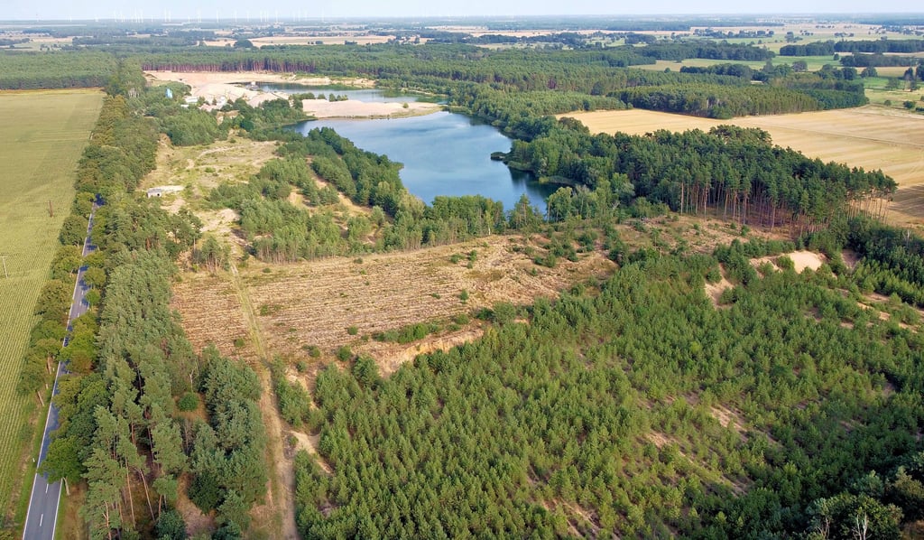 Auf dem Gelände eines ehemaligen Kiestagebaus bei Heiligenfelde könnte der erste Solarpark in der Verbandsgemeinde Seehausen Gestalt annehmen. Entsprechende Pläne gibt es – mehr oder weniger fortgeschritten – allerdings in allen Mitgliedskommunen.