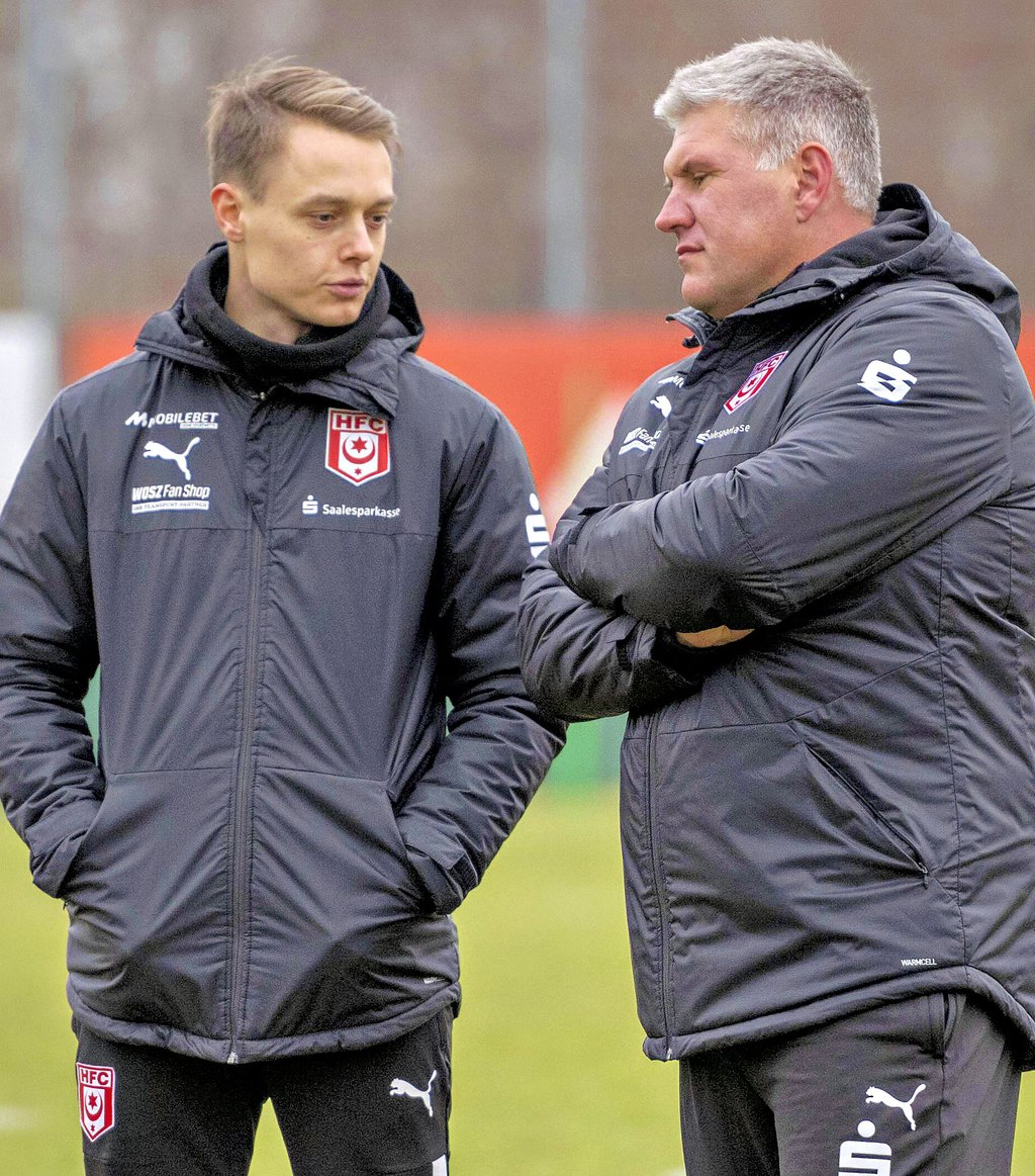Nachwuchschef Jens Kiefer (r.) und Co-Trainer Max Bergmann leiten beim HFC vorerst weiter das Training.