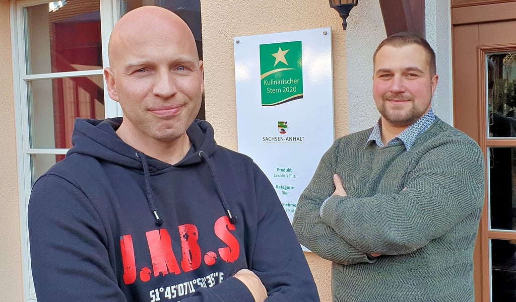 Brauhaus-Chef Stephan Nickel (li.) schickt seinen Geschäftspartner Johannes Hempel nach Berlin.