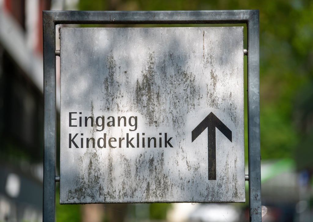 Die Krankenhausgesellschaft in Sachsen-Anhalt rechnet mit Mehrkosten von 300 Millionen Euro in diesem Jahr - und warnt vor Insolvenzen.