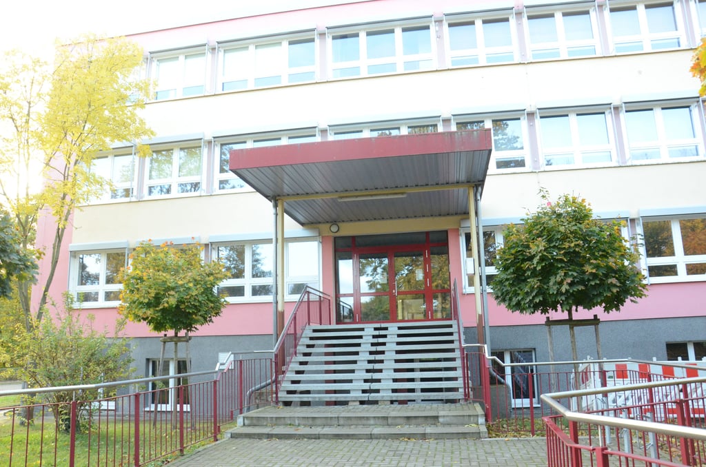 Werden die Schüler in der Sekundarschule Kalbe noch genügend gefördert? Muss der Standort aufgrund des Lehrermangels schließen? Fragen über Fragen treibt die Eltern der Schüler um. Vom Landesschulamt erhoffen sie Antworten. 